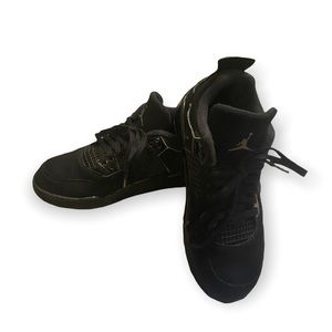 RETRO JORDAN 4’s ( Black cat)